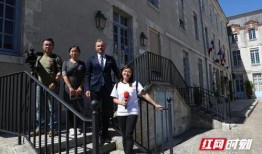 銀川網紅吃瓜事件視頻曝光,視頻曝光引發網友熱議