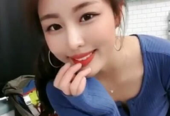 西安網(wǎng)紅美女吃瓜視頻,一場(chǎng)視覺(jué)與味蕾的盛宴